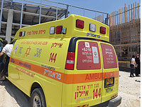 На стройке в Модиине упал с высоты рабочий