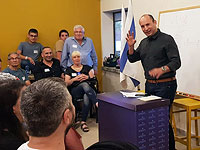 Беннет на встрече с активистами 