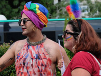 Тысячи граждан участвуют в 