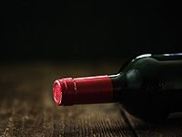 Ящик вина спас от обезвоживания итальянку, застрявшую в лифте на 27 часов