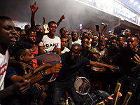 Беспорядки возле отделения полиции