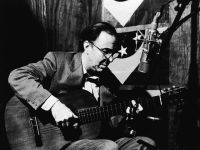 Умер основатель стиля босса-нова Жуан Жилберту