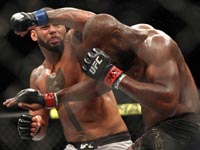 UFC 239: Джонс защитил титул, несмотря на травму. Аманда Нуньес нокаутировал Холли Холм