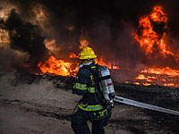 Возле кибуца Маале а-Хамиша горят сухая трава и кустарник
