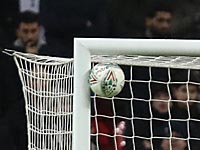 Лига Европы. Почти невероятный гол в ворота бывшего голкипера 