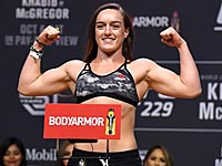 UFC: участница главного боя едва не потеряла сознание на церемонии взвешивания
