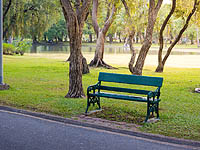 Английский экс-футболист был задержан в парке со спущенными брюками