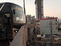 На автовокзале в Тель-Авиве автобус врезался в бетонное заграждение