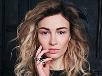 На украинскую певицу, участницу 