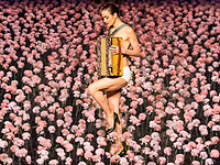 Тысячи красных гвоздик. Театр танца Пины Бауш в Тель-Авиве
