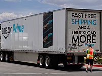 
Рассыльный Amazon справил нужду в саду клиентки: соцсети высмеяли компанию