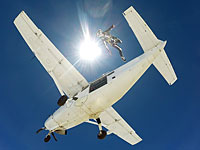 Найдено тело британской студентки, в панике  выпрыгнувшей из самолета