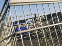 В Миссури около магазина Walmart задержан вооруженный мужчина, снимавший панику на видео