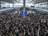 Массовые протесты в Гонконге блокировали работу аэропорта. Фоторепортаж