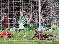 Семь голов. Желтая карточка израильского защитника.