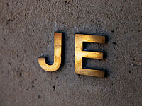 Жертва Эпштейна обратилась в суд и требует возмещения ущерба