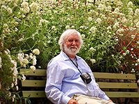 Художник Янис Салпинкиди в