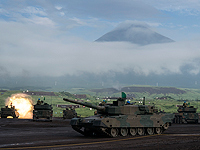 Танки и вертолеты у подножья Фудзиямы. Фоторепортаж