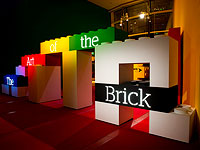 Оригинальные скульптуры из кубиков LEGO в Холоне  