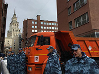 В Москве отмечают День флага; заявки на акции за честные выборы отклонены