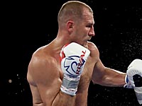Бокс. Сергей Ковалев защитил чемпионский пояс, победив британца
