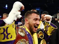 Бокс. Василий Ломаченко победил Люка Кемпбелла и стал чемпионом мира по трем версиям