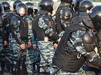 Начало учебного года  в РФ: ОМОН порадовал школьников 
