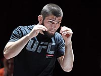 UFC: Хабибу Нурмагомедову пришлось полностью раздеться, чтобы