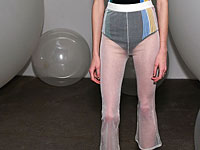 Учительница, преподающая в тюрьме, уволена с работы за прозрачные брюки