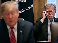 Le Monde: Увольнением Болтона Трамп развязывает себе руки