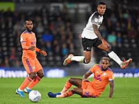 Перед матчем чемпионата Англии игроки и зрители были эвакуированы со стадиона