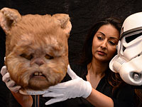 От головы эвока до Чужого: аукцион аутентичного реквизита в Лондоне. Фоторепортаж