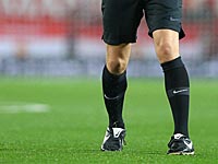 Кубок Нидерландов. Судья смог отработать матч со сломанной ногой