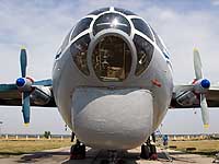 Возле Львова военный самолет АН-12 совершил аварийную посадку; пятеро погибших