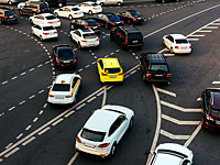 Минтранс открыл для водителей-одиночек все полосы на выезде из Нетании