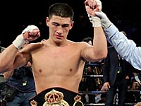 Бокс. Россиянин Бивол по очкам победил Ленина