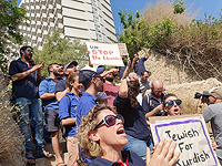 У посольства Турции проходит пикет против операции в Сирии