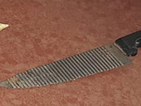 В Офакиме местный житель, вооруженный палкой и ножом, пытался напасть на полицейских