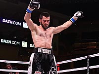 Бокс. Артур Бетербиев нокаутировал Александра Гвоздика