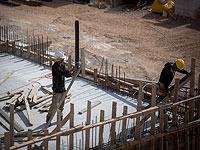 В поселке Мазкерет-Батья с большой высоты упал строитель