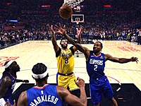 Дерби Лос-Анджелеса. Кавай Леонард набрал 30 очков, Леброн Джеймс - 18.