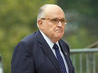 Адвокат Трампа случайно позвонил репортеру NBC и оставил сообщения