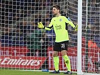 Чемпионат Германии. Голкипер-чемпион мира удален за удар в пах соперника, забившего два мяча