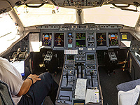 У самолета Sukhoi Superjet 100, вылетевшего из Тюмени в Петербург, отказал левый двигатель