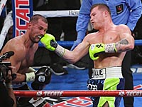 Бокс. Сауль Альварес нокаутировал Сергея Ковалева