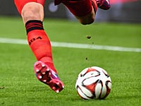 Чемпионат Англии. Вратарь пробил пенальти и сбил прожектор