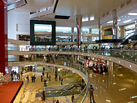 Нападение на посетителей торгового центра Гонконга: ножевые ранения получили четверо