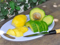 Веганы из Флориды уморили голодом сына, которому давали лишь  авокадо и манго