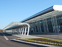 Во Львове самолет авиакомпании МАУ выкатился за пределы взлетно-посадочной полосы