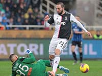 Чемпионат Италии. Не реализованный пенальти. Дубль Игуаина. 